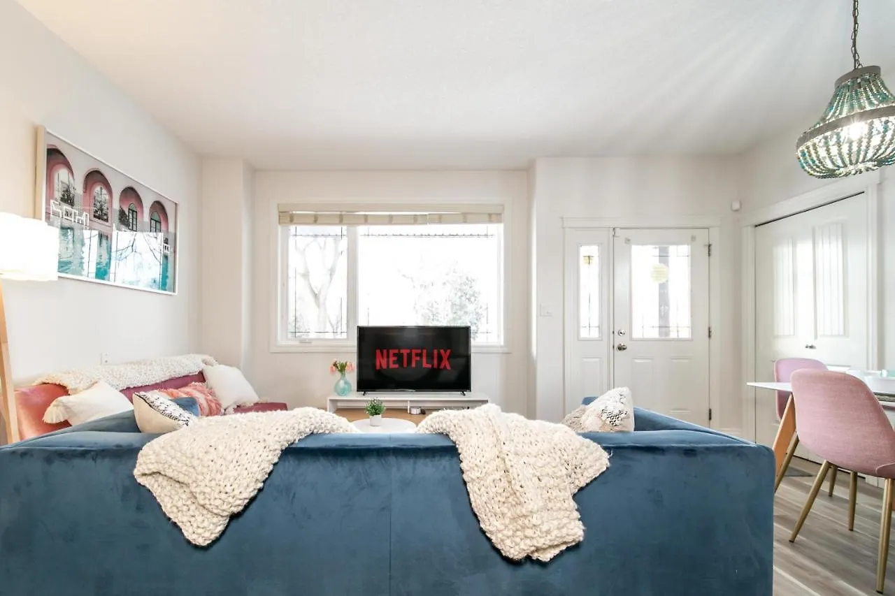 Mediterranean Oasis: King Suite with Jacuzzi & Entertainment Edmonton Canada