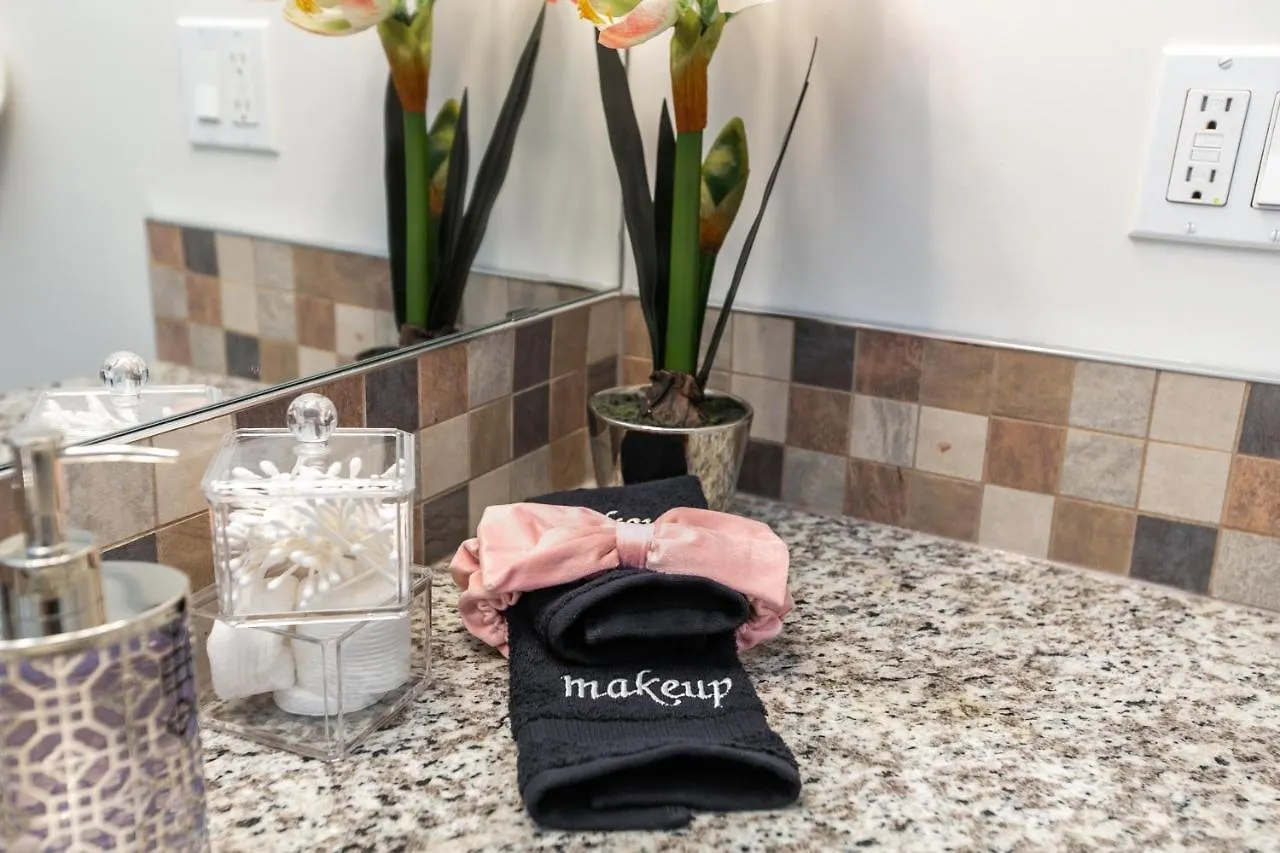 Mediterranean Oasis: King Suite with Jacuzzi & Entertainment Edmonton